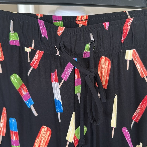 Adorable popsicle patterned pants. - Picture 2 of 4